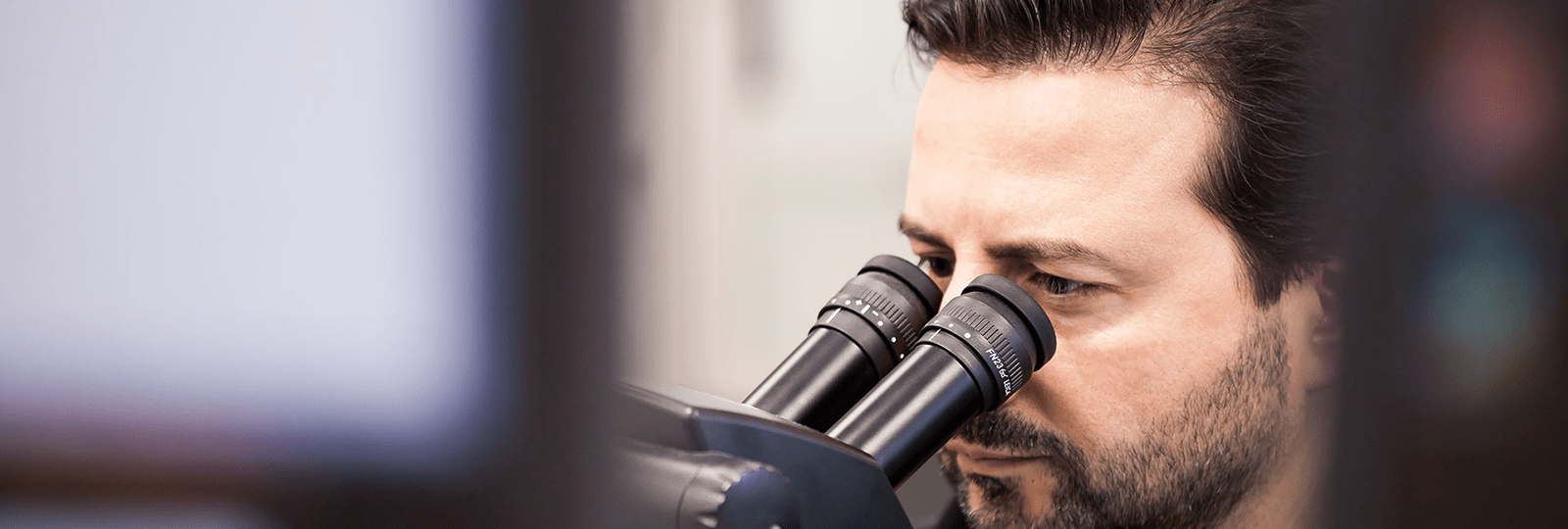 hearing-system-specialist-search-man-using-microscope-1600x540