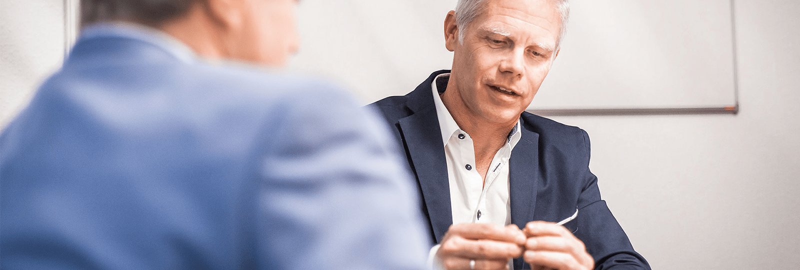 service-sales-concept-successful-together-1600x540