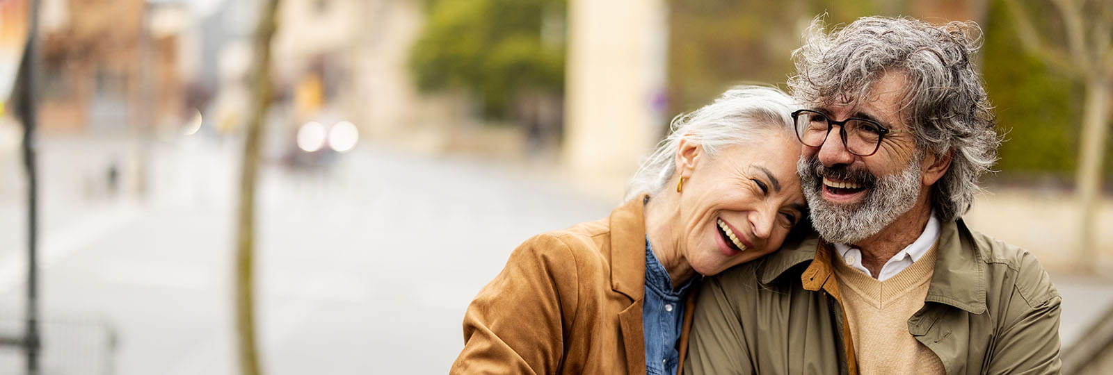 Audio Service BTE G8 - couple laughing